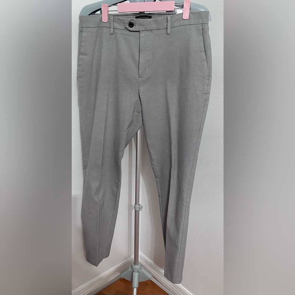 EUC Banana Republic Slim-Tapered Fit Pants in Gray
